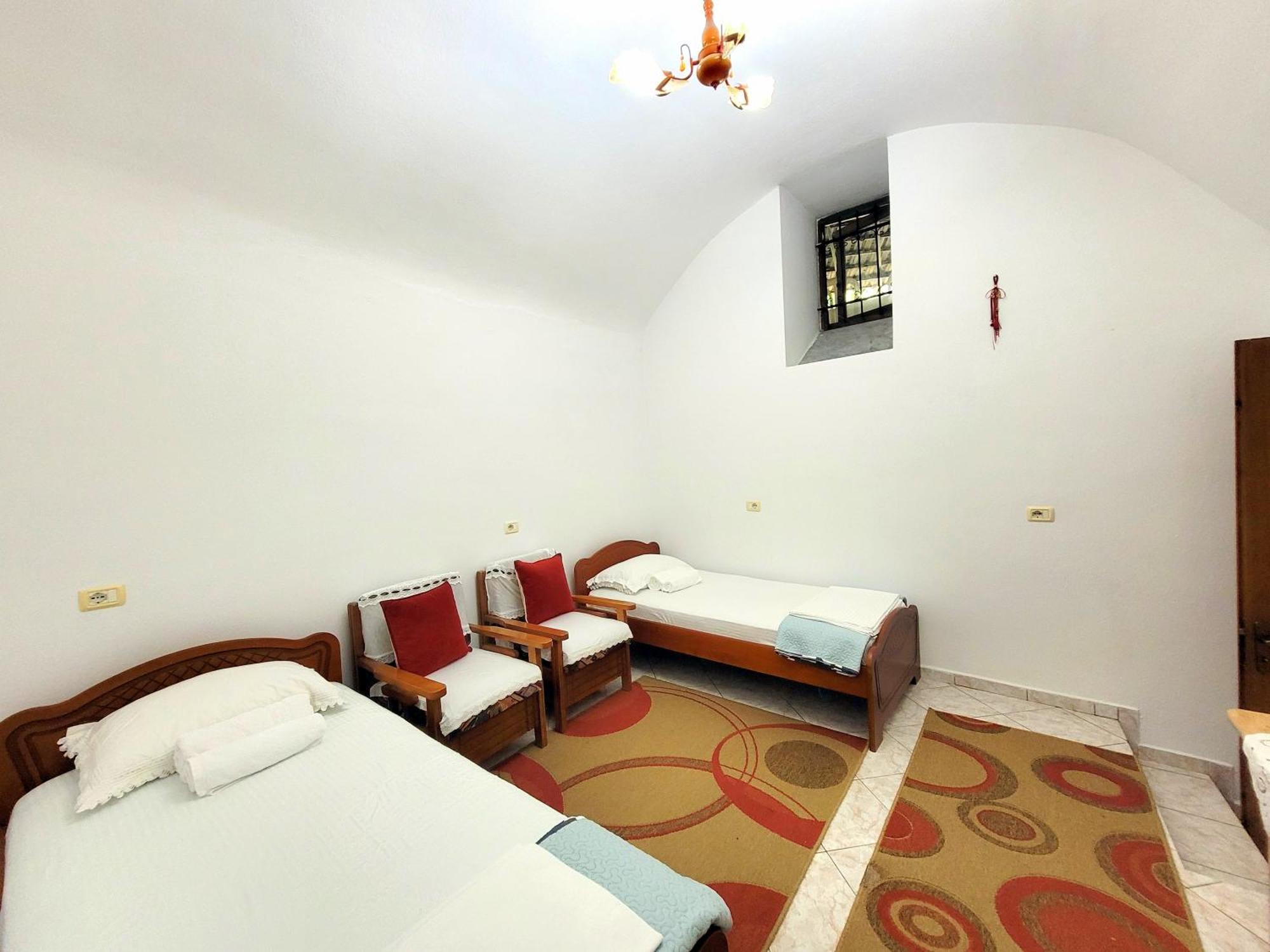 Marbi Guest House Гирокастра Экстерьер фото