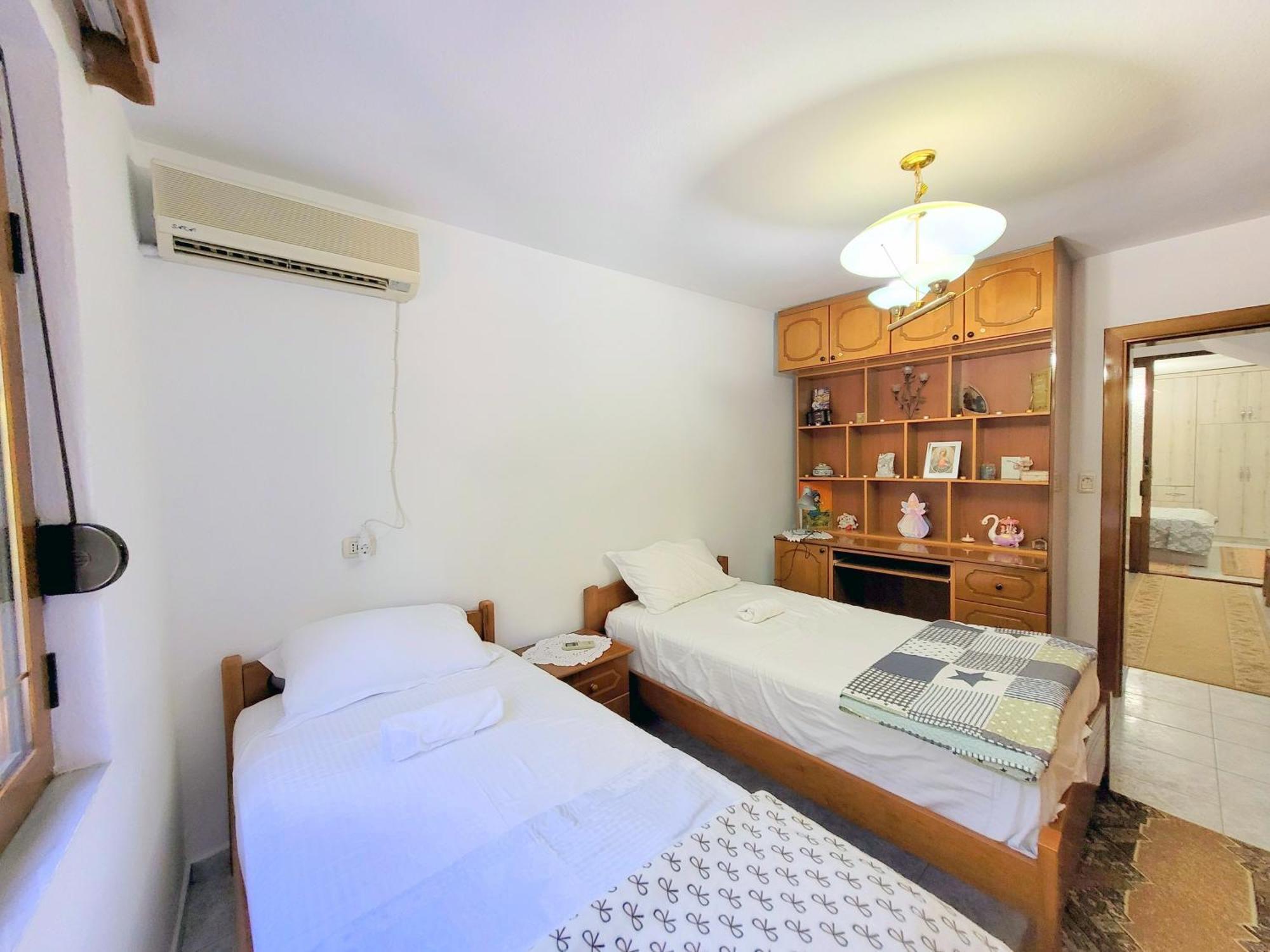 Marbi Guest House Гирокастра Экстерьер фото